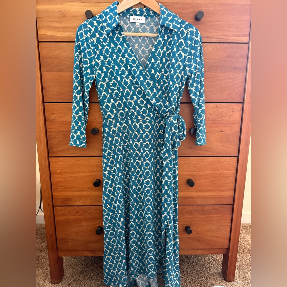 Gilli Teal and White Printed Faux Wrap Midi Dress NWOT